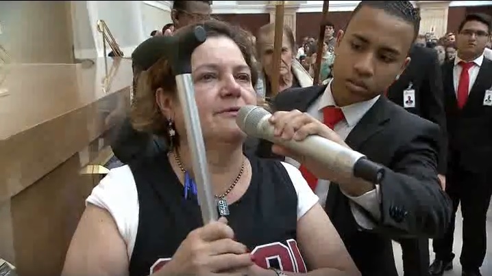 Imagem de capa - Mulher com fibromialgia é curada na reunião do Ritual Sagrado